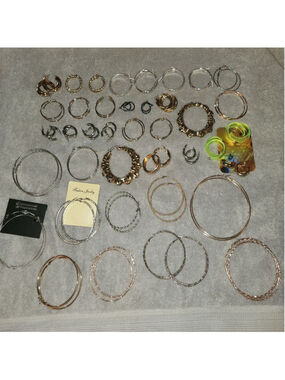 39 pairs of fashion Jewelry Hoops
